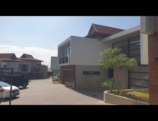 4 BEDROOM TOWNHOUSE RENTED IN IZINGA RIDGE